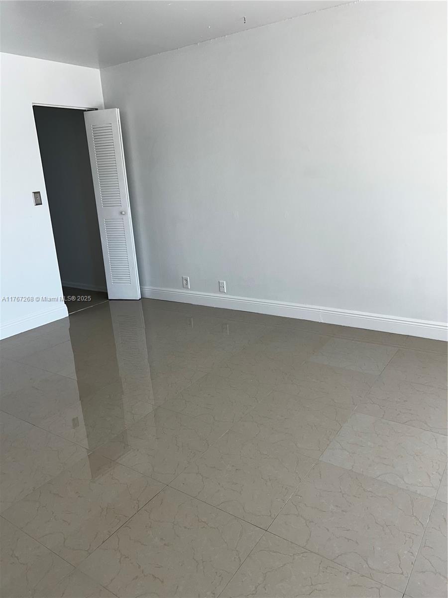 7601 E Treasure Dr # 722