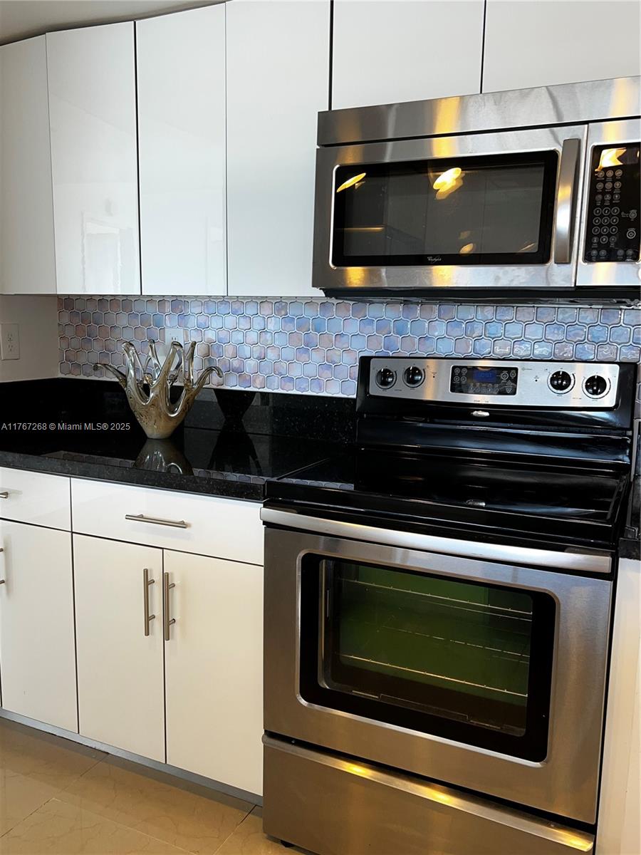 7601 E Treasure Dr # 722