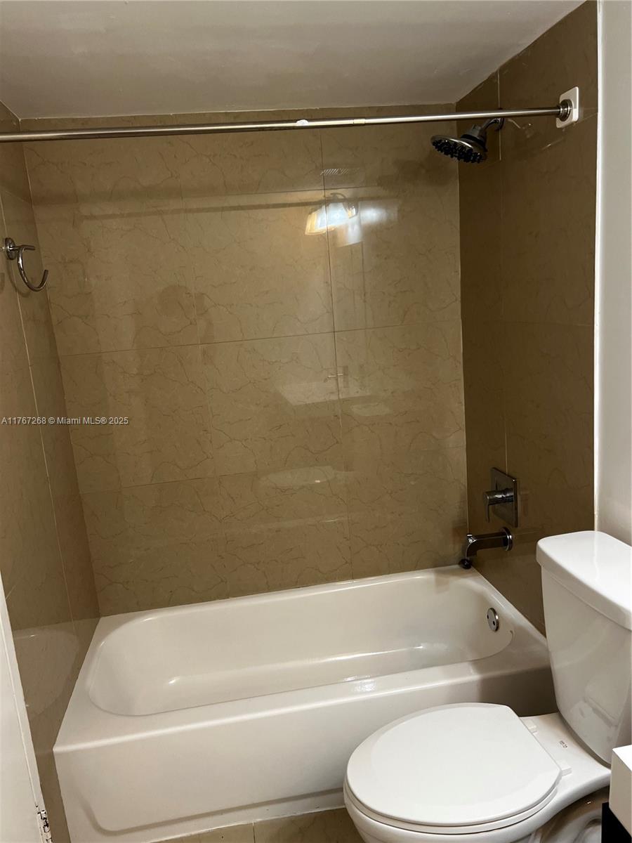 7601 E Treasure Dr # 722