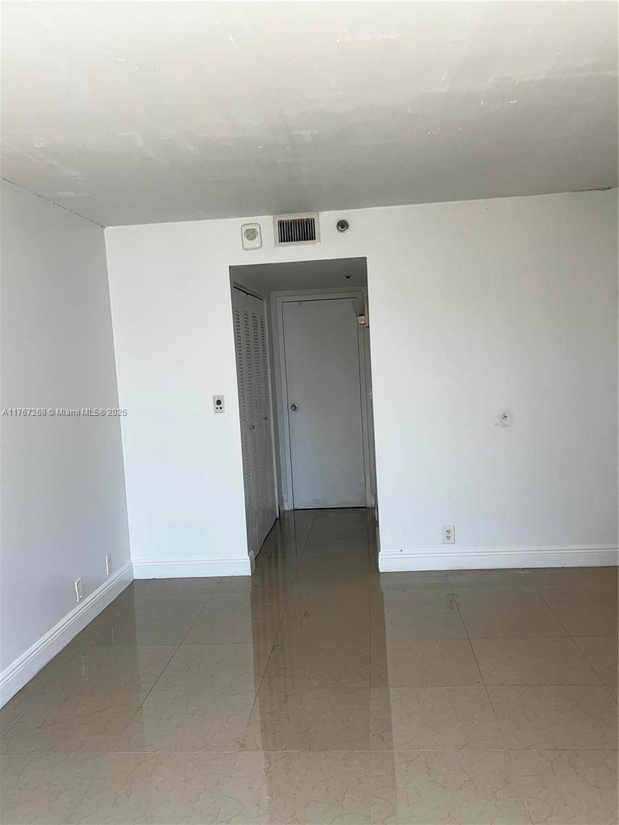 7601 E Treasure Dr # 722