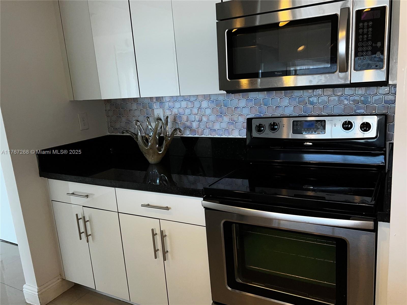 7601 E Treasure Dr # 722