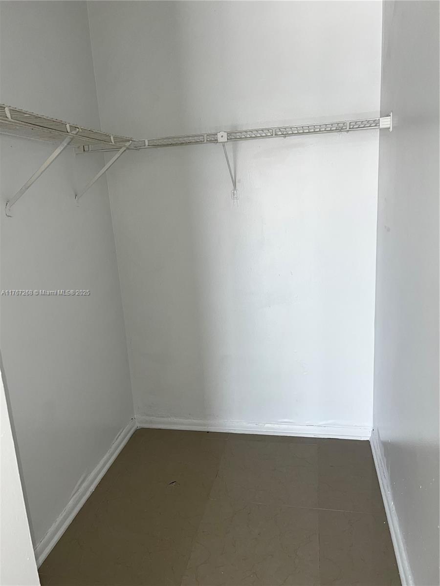 7601 E Treasure Dr # 722