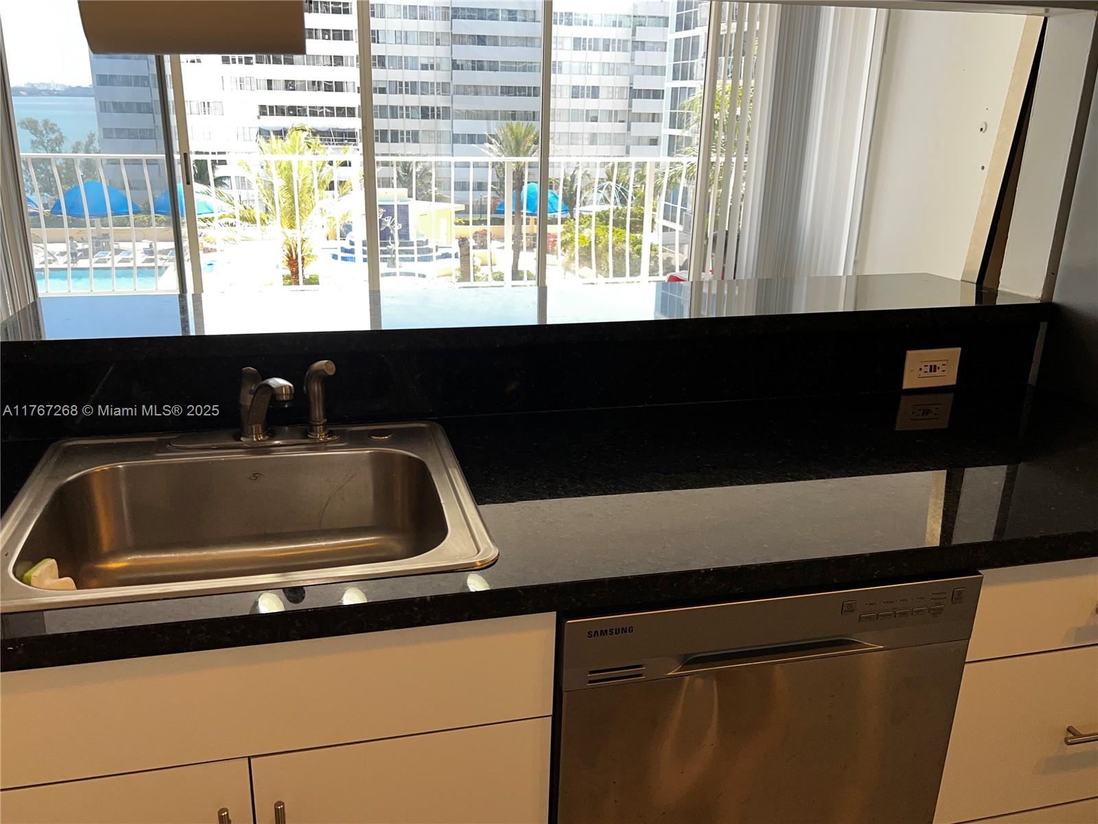 7601 E Treasure Dr # 722