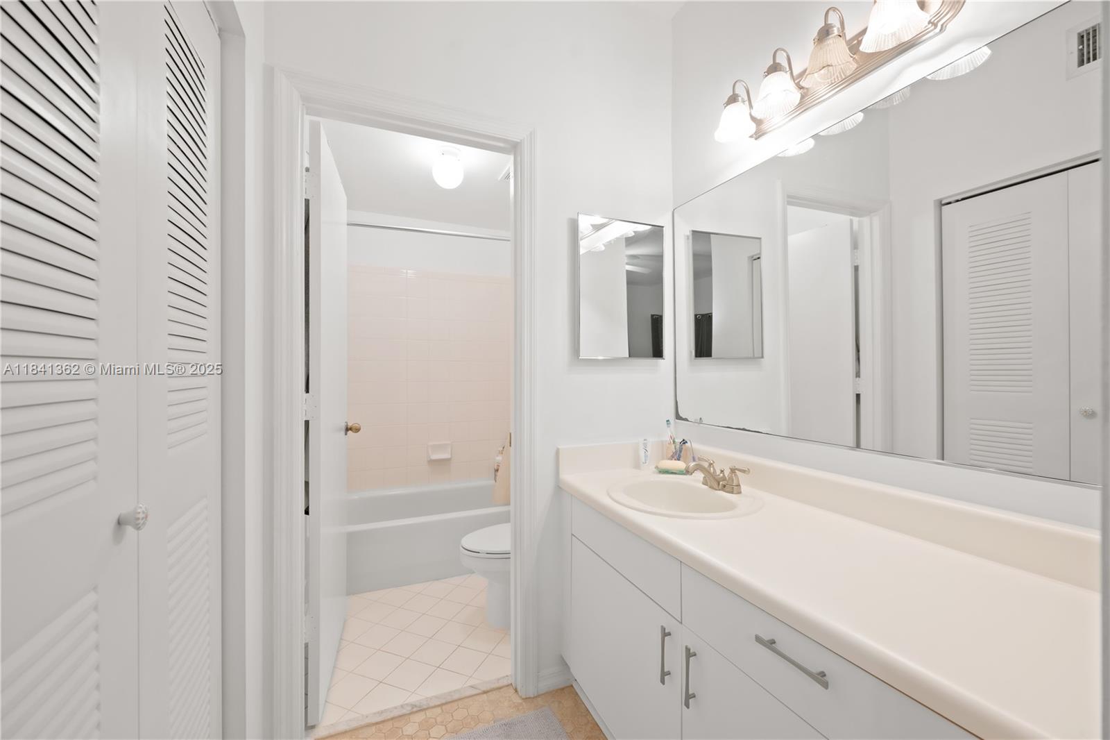 1424 Barcelona Way # 23 Unit: 5-23