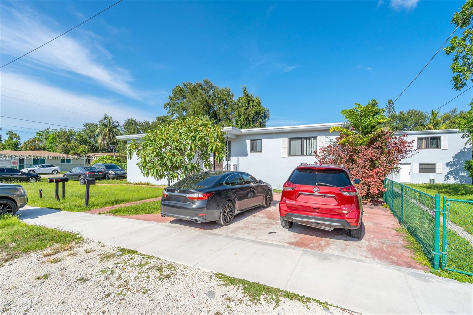 1400 NE 148th St