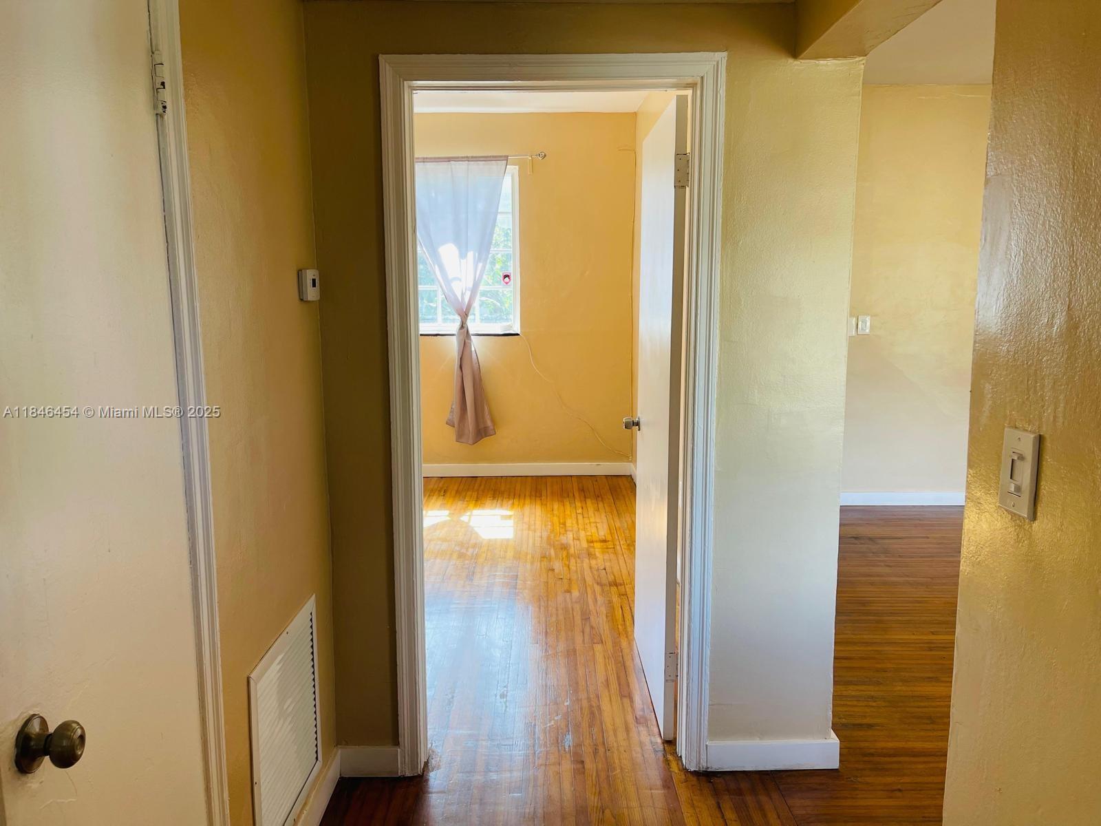 1400 NE 148th St
