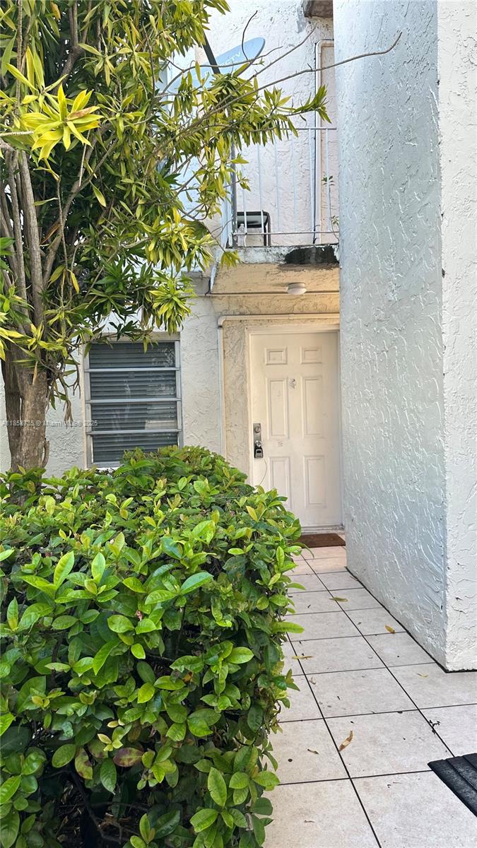 2138 SW 6th St # 102