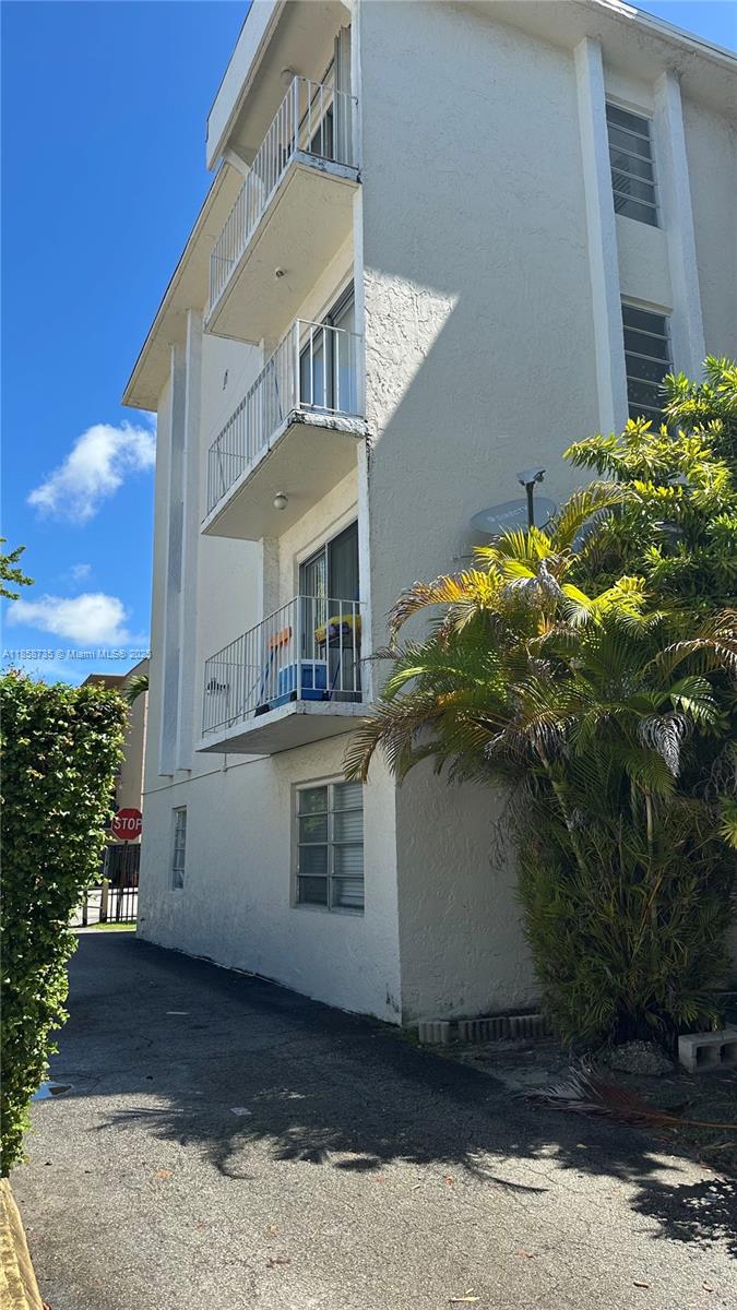 2138 SW 6th St # 102