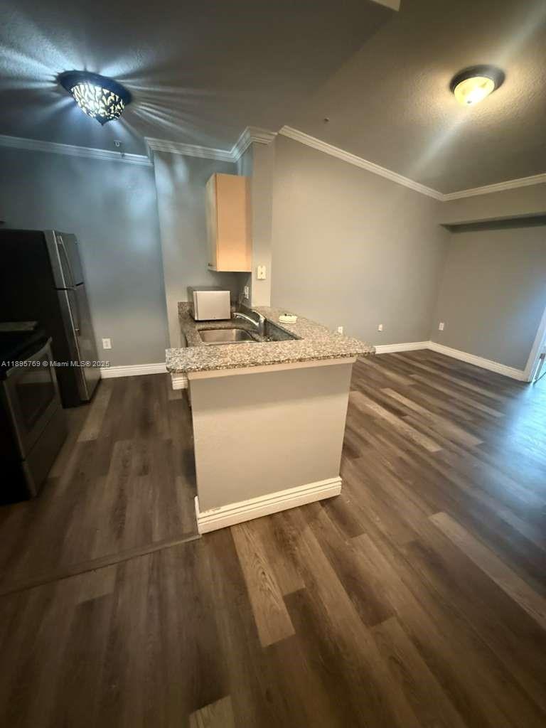 2516 Centergate Dr # 306