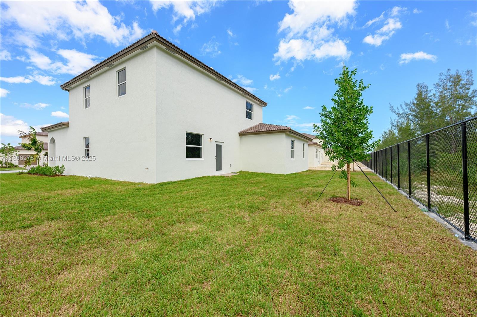 2232 SE 30th St Unit: .