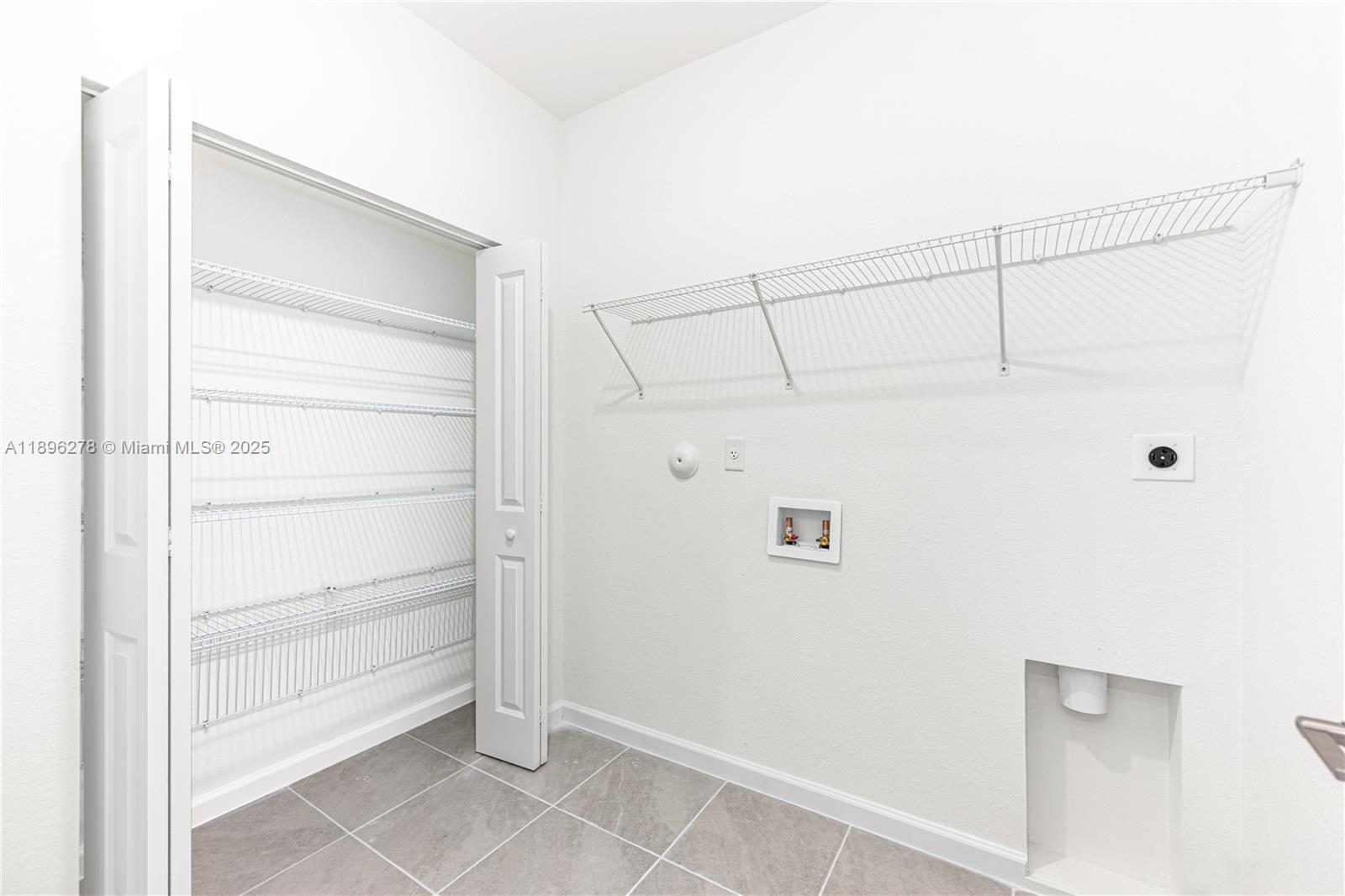 2232 SE 30th St Unit: .