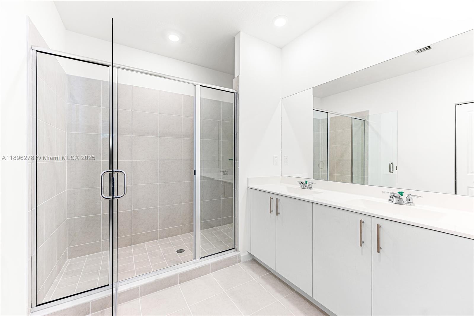 2232 SE 30th St Unit: .