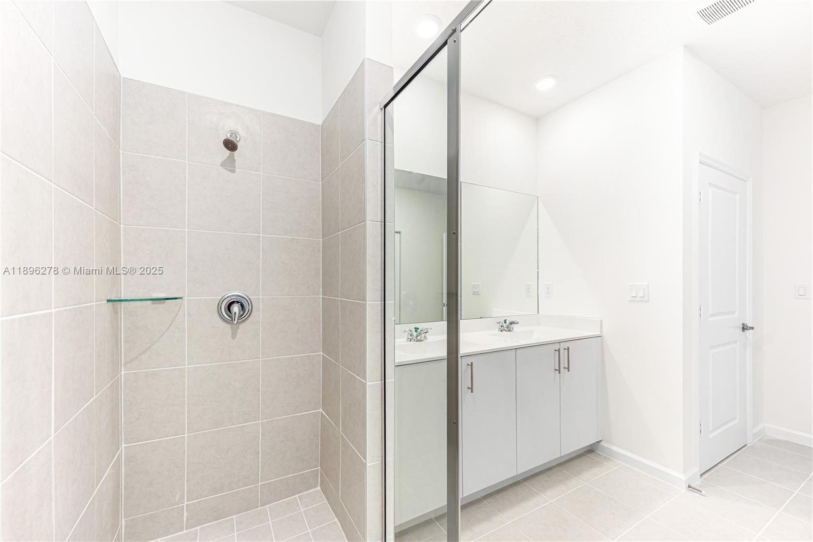 2232 SE 30th St Unit: .
