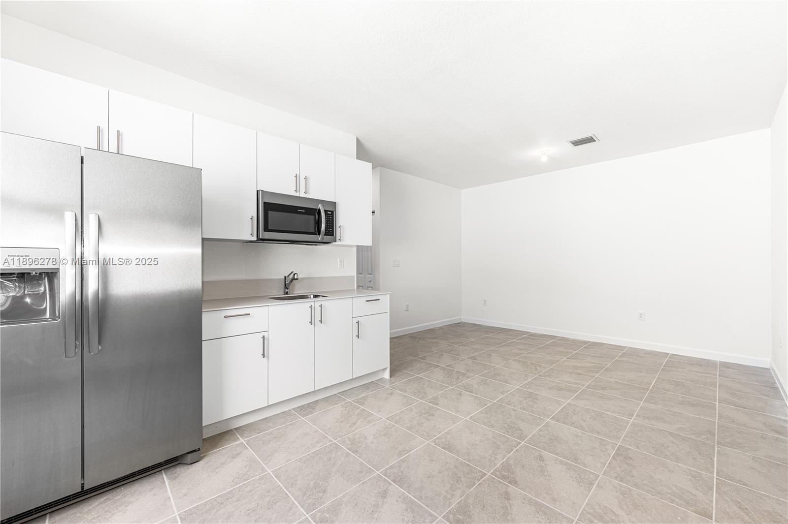 2232 SE 30th St Unit: .