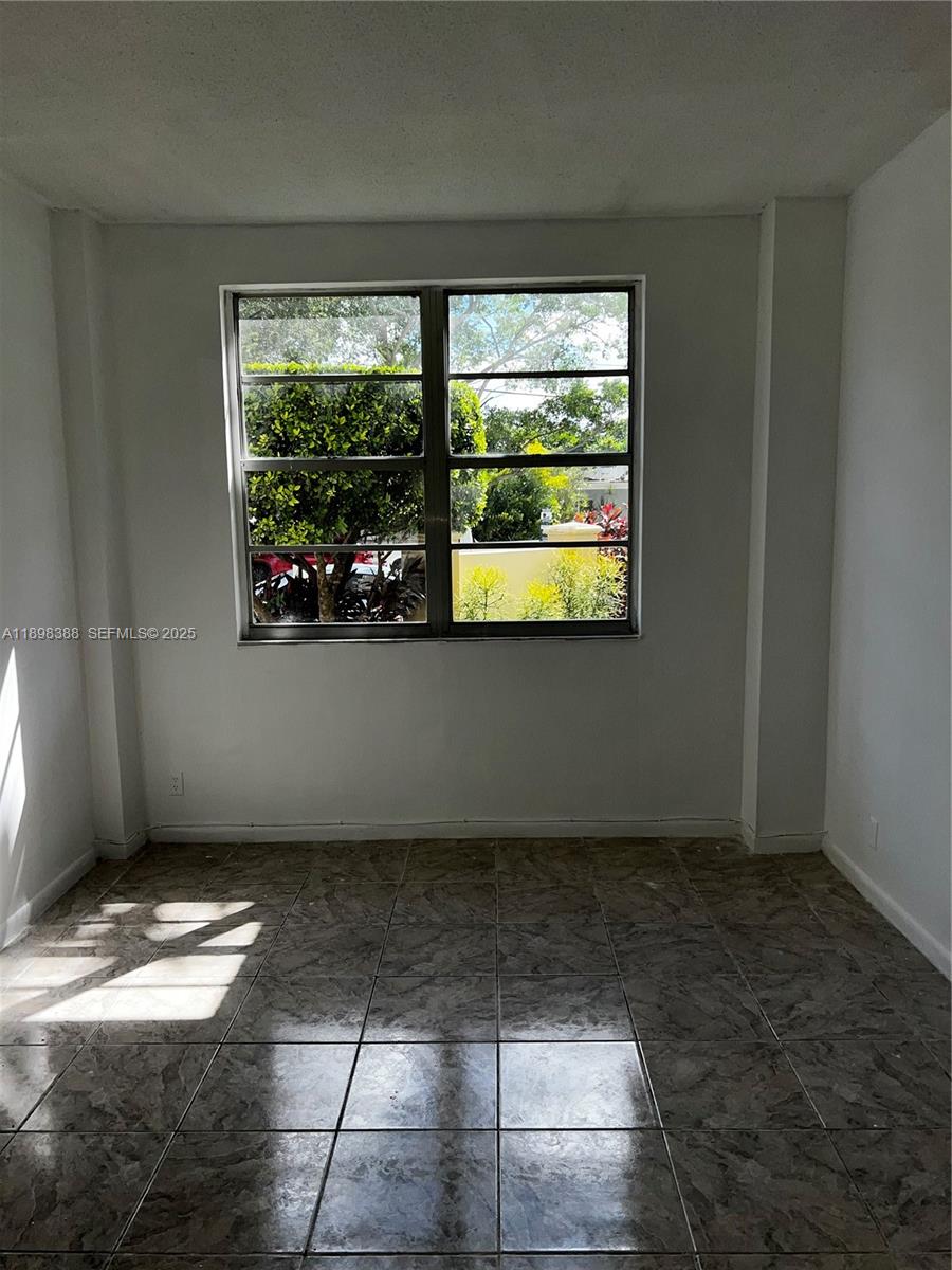 1455 N Treasure Dr # 1R, North Bay Village Unit: 1R