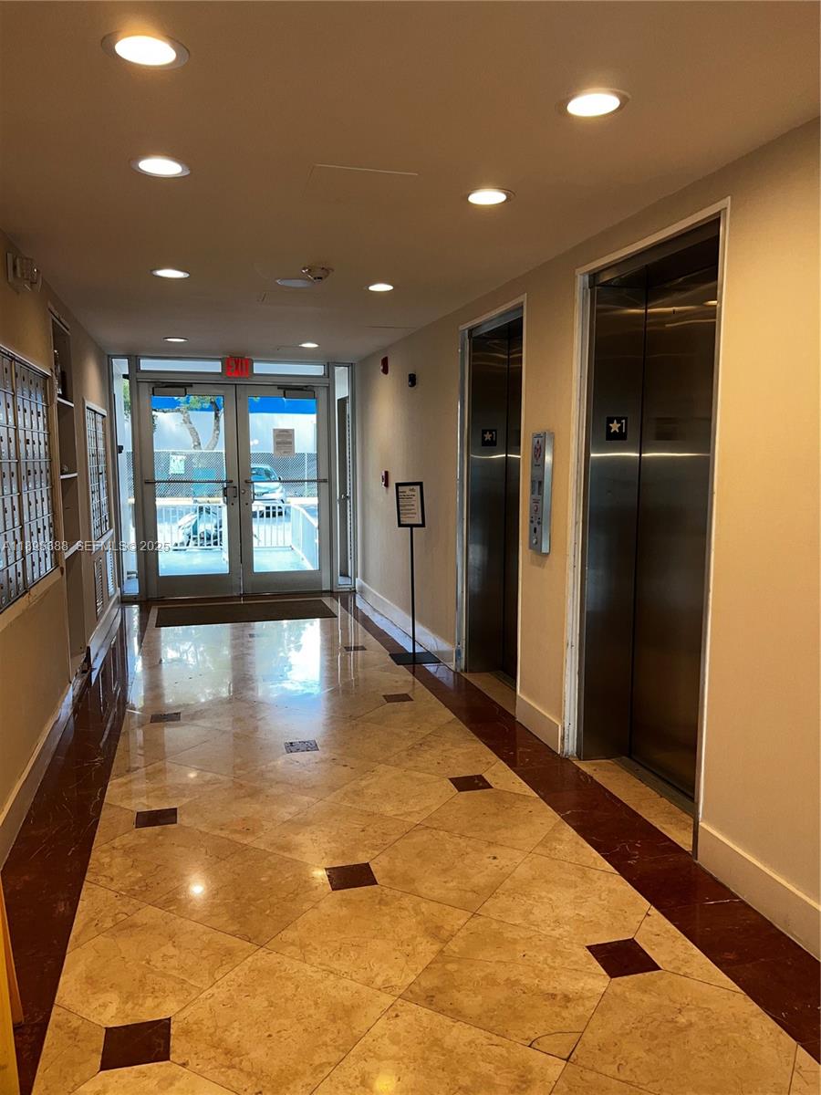 1455 N Treasure Dr # 1R, North Bay Village Unit: 1R