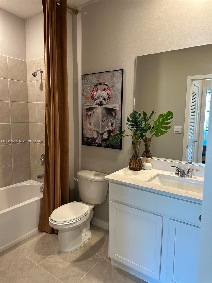 814 SW 11th Way Unit: .