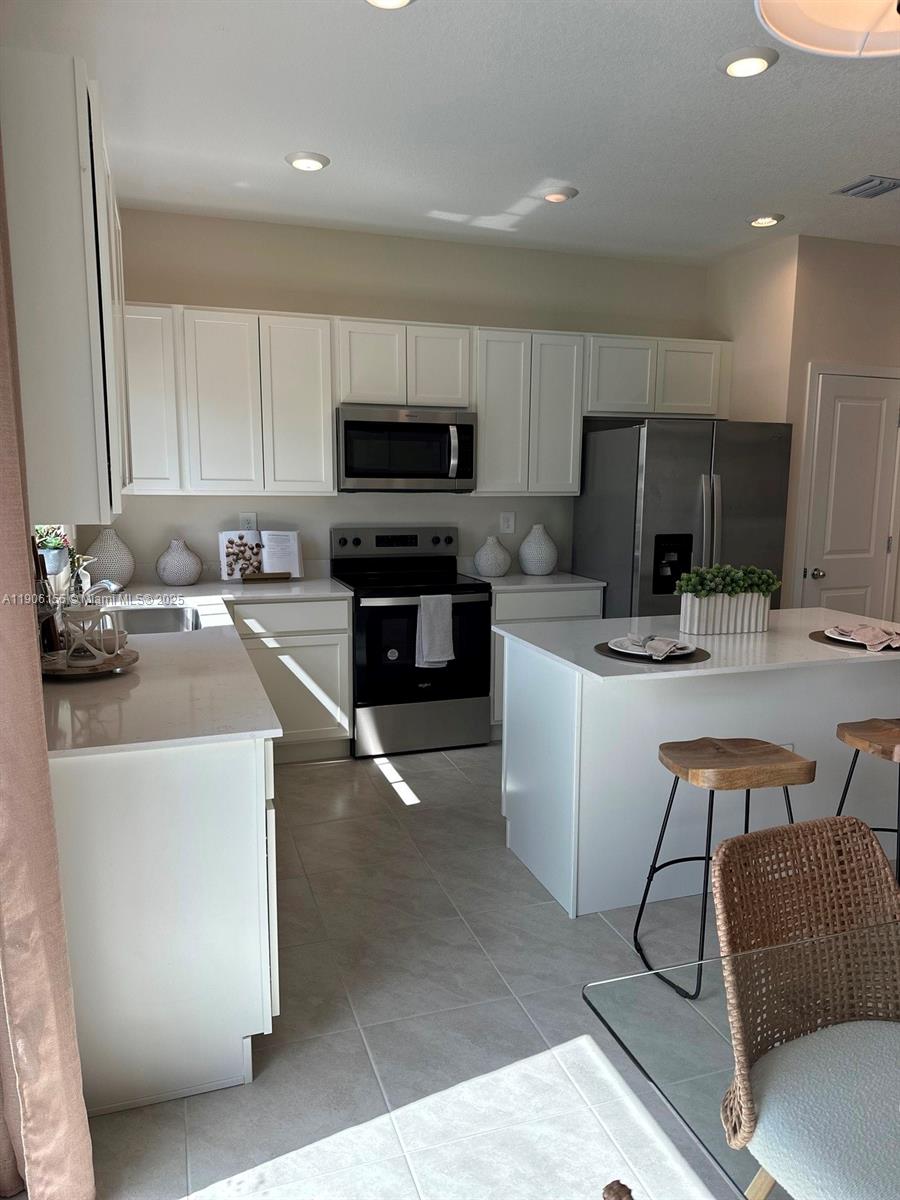 814 SW 11th Way Unit: .