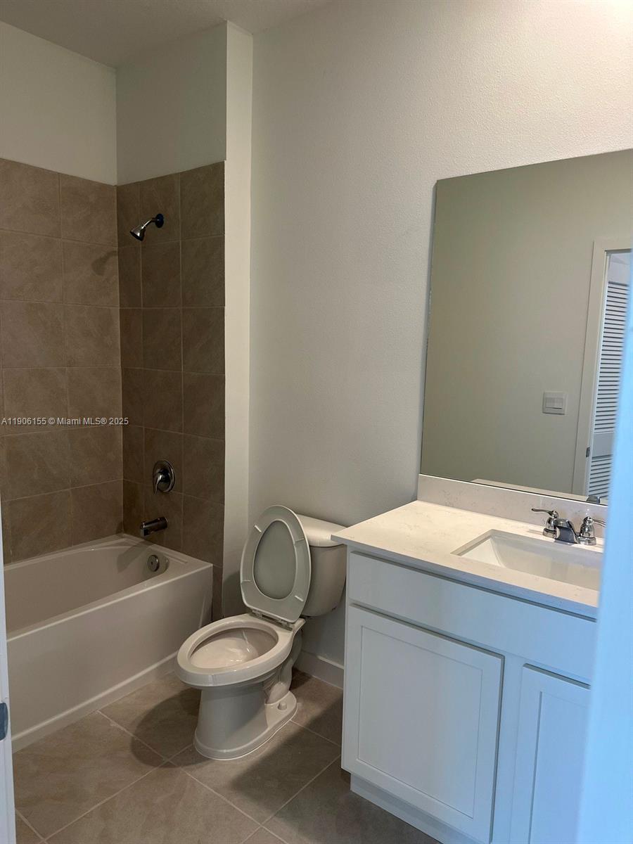 814 SW 11th Way Unit: .