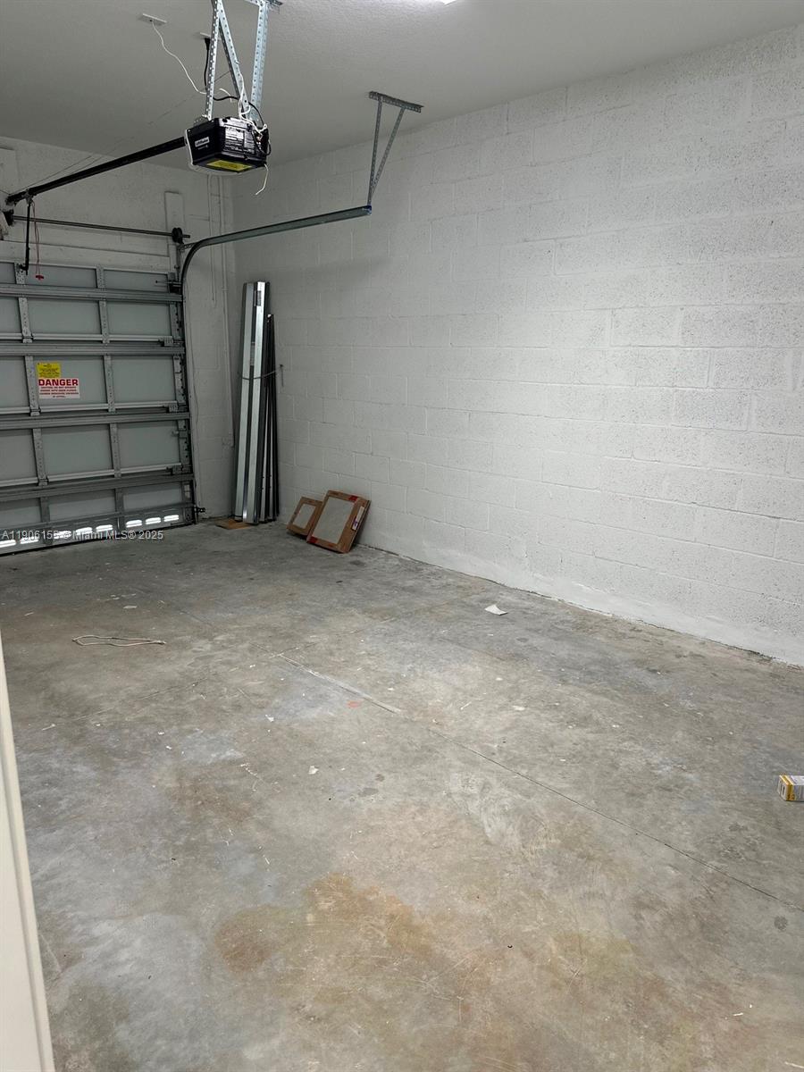 814 SW 11th Way Unit: .