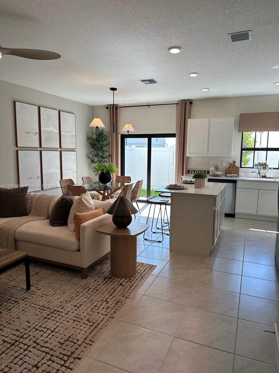 814 SW 11th Way Unit: .