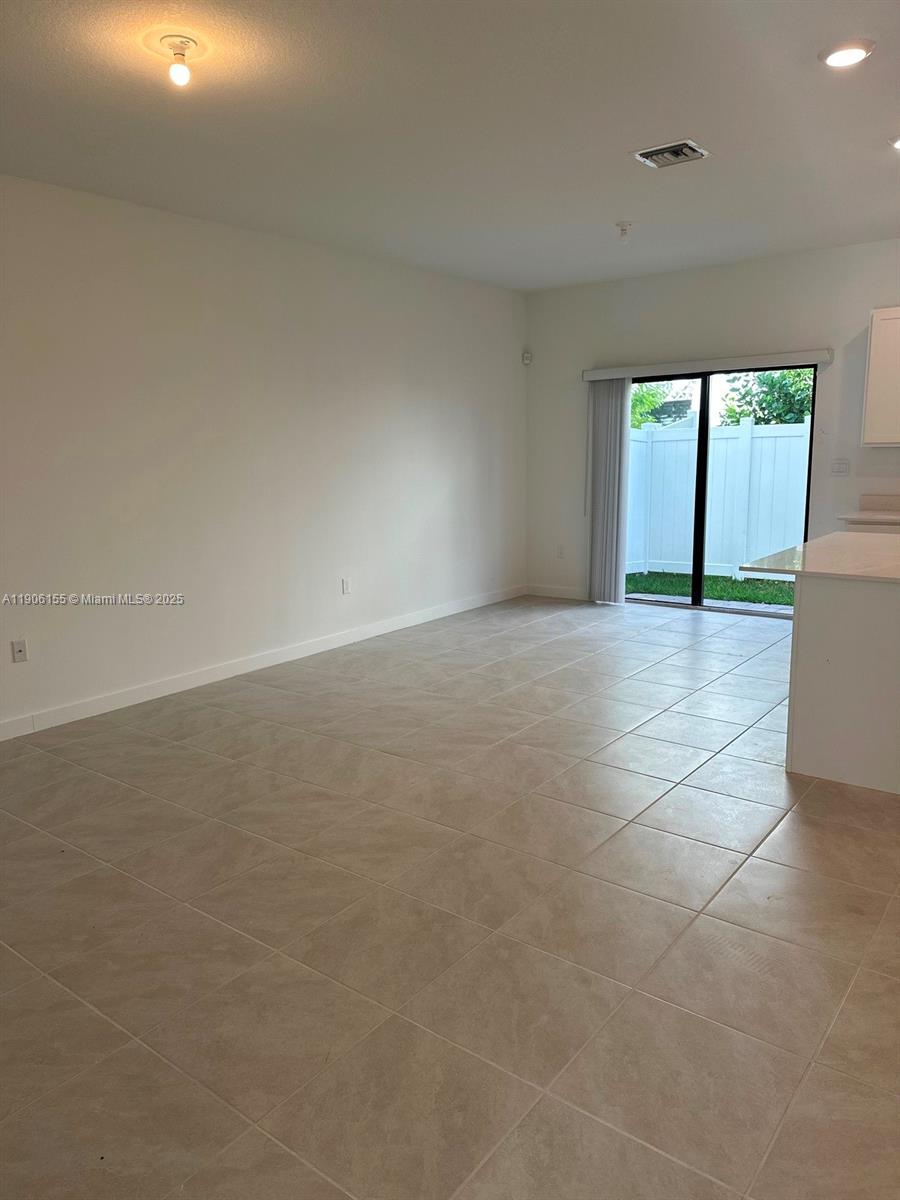 814 SW 11th Way Unit: .