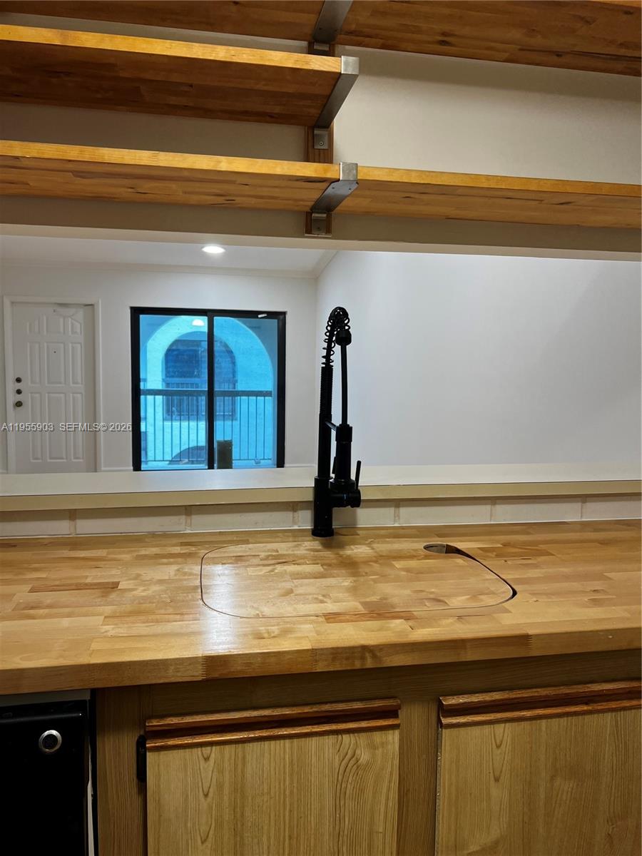 18246 Mediterranean Blvd # 10 Unit: 7-10