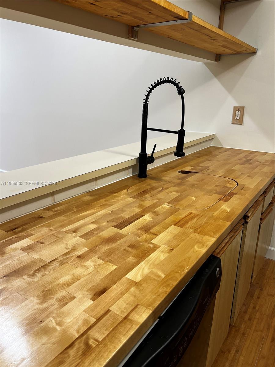 18246 Mediterranean Blvd # 10 Unit: 7-10