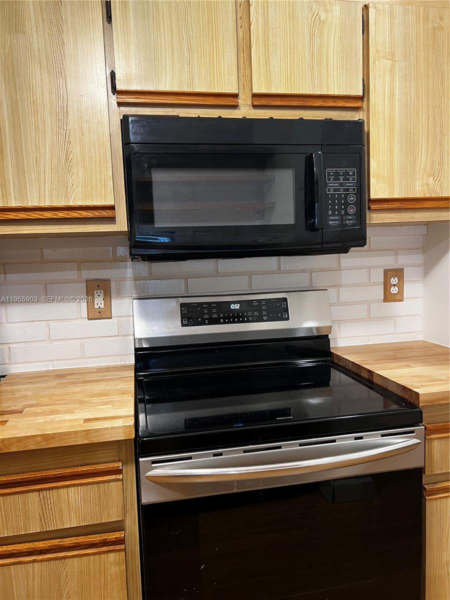 18246 Mediterranean Blvd # 10 Unit: 7-10