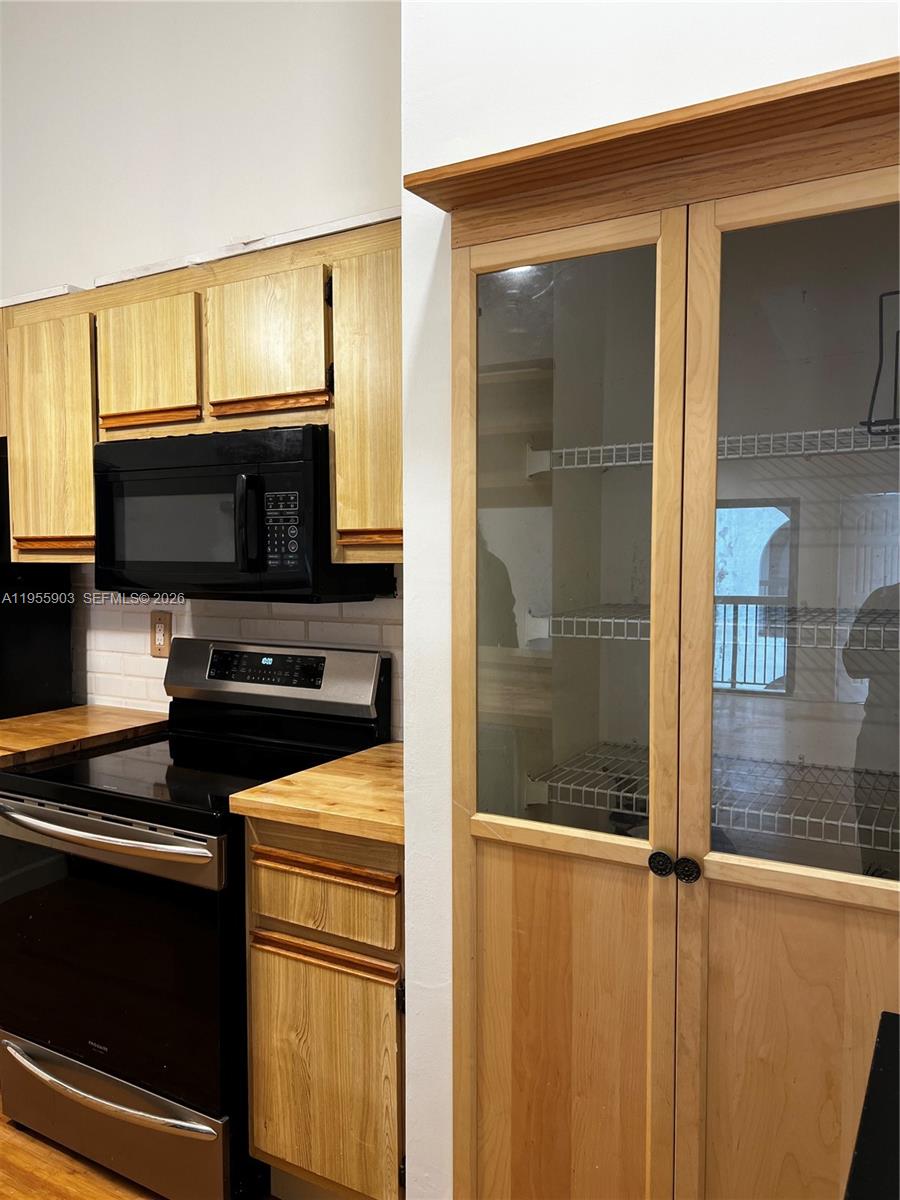 18246 Mediterranean Blvd # 10 Unit: 7-10