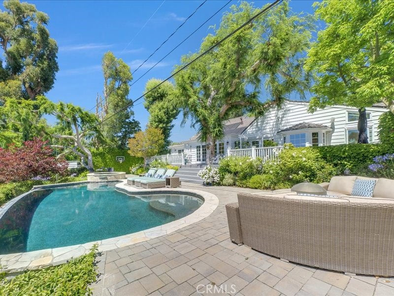 6 Williamsburg Lane