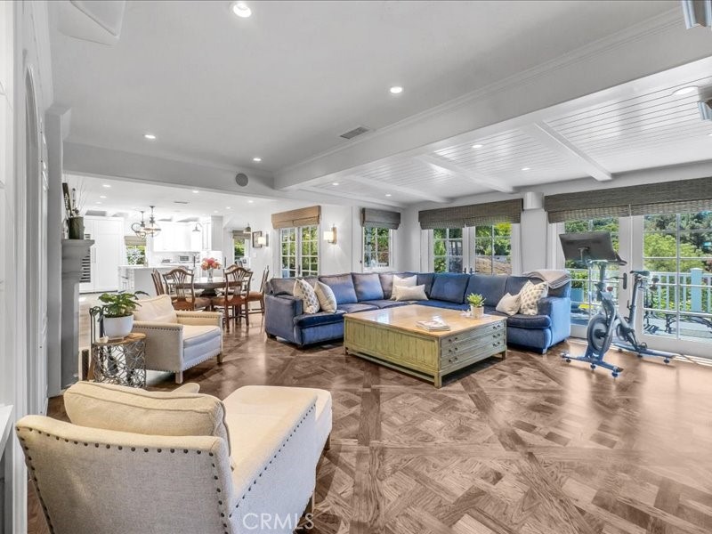 6 Williamsburg Lane