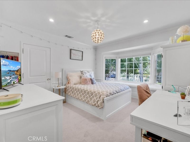 6 Williamsburg Lane