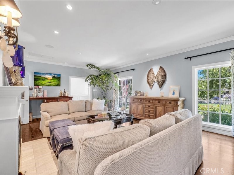 6 Williamsburg Lane
