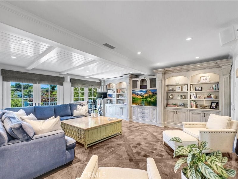 6 Williamsburg Lane