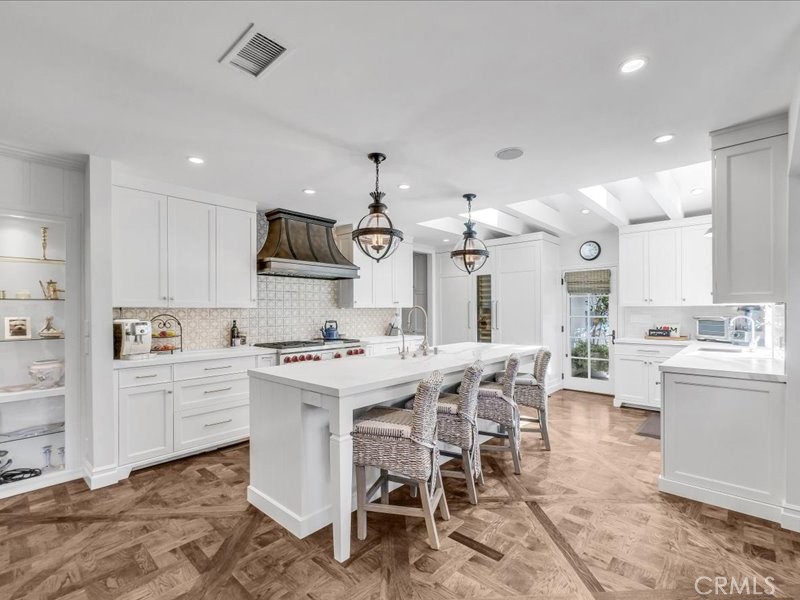 6 Williamsburg Lane