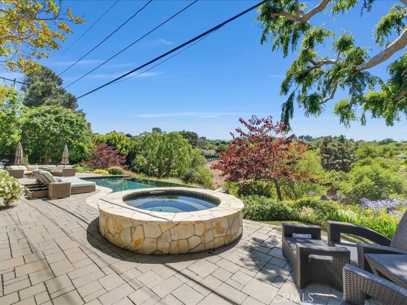 6 Williamsburg Lane