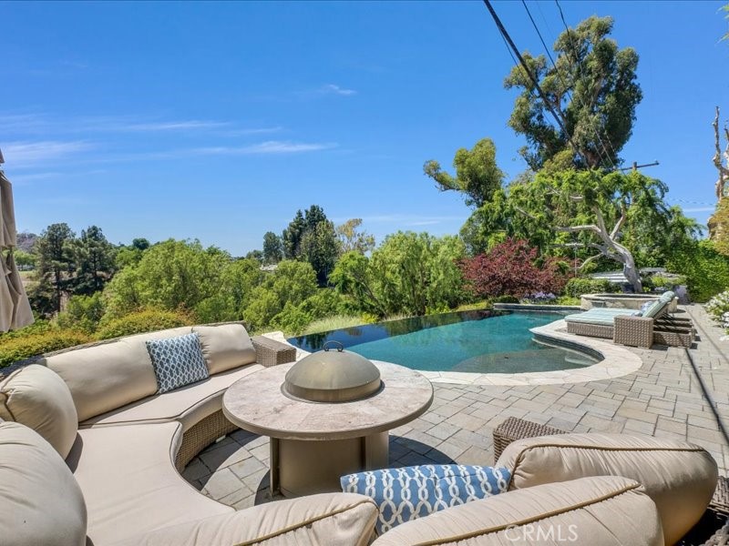 6 Williamsburg Lane