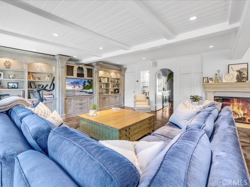 6 Williamsburg Lane