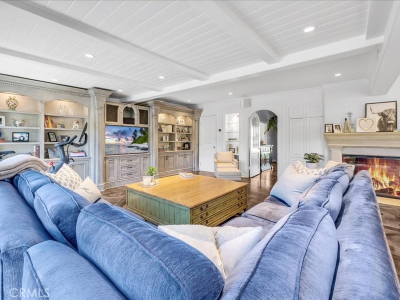 6 Williamsburg Lane