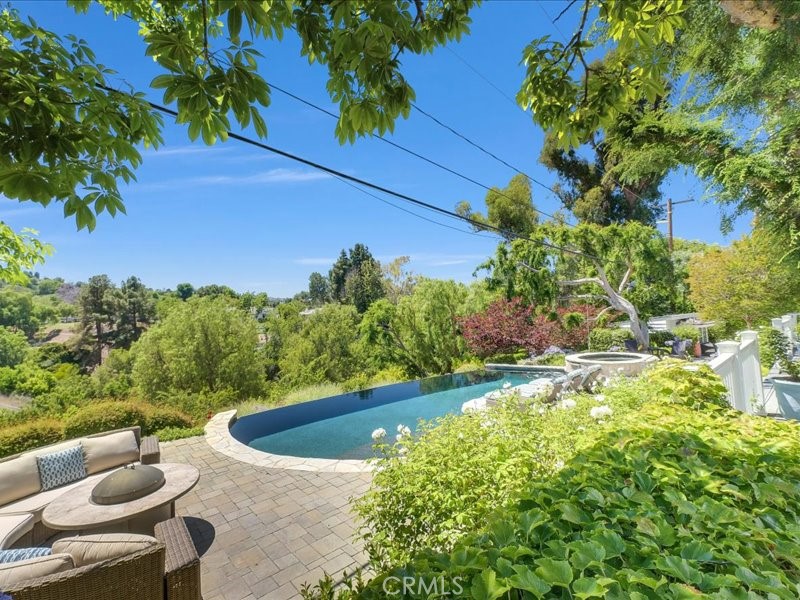 6 Williamsburg Lane