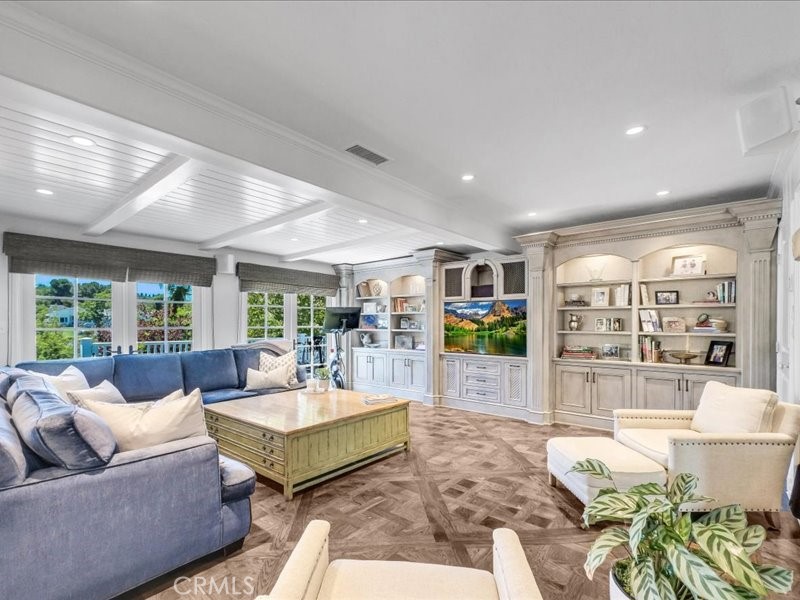 6 Williamsburg Lane