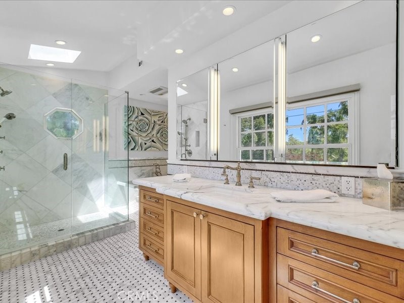6 Williamsburg Lane