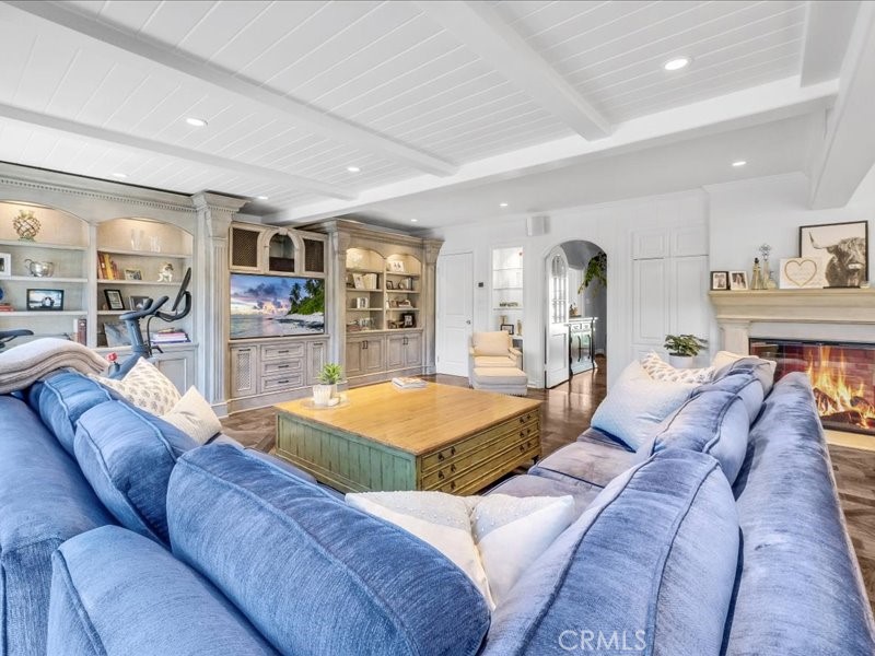 6 Williamsburg Lane