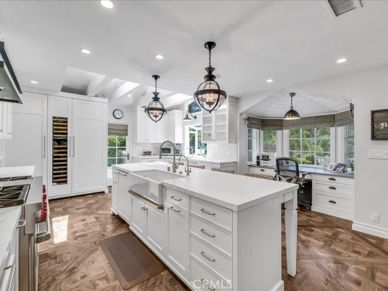 6 Williamsburg Lane