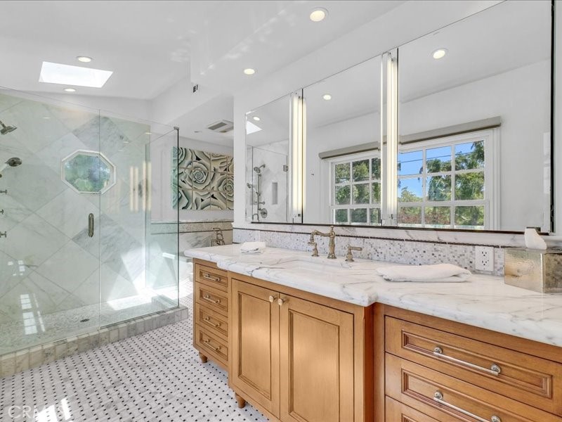 6 Williamsburg Lane