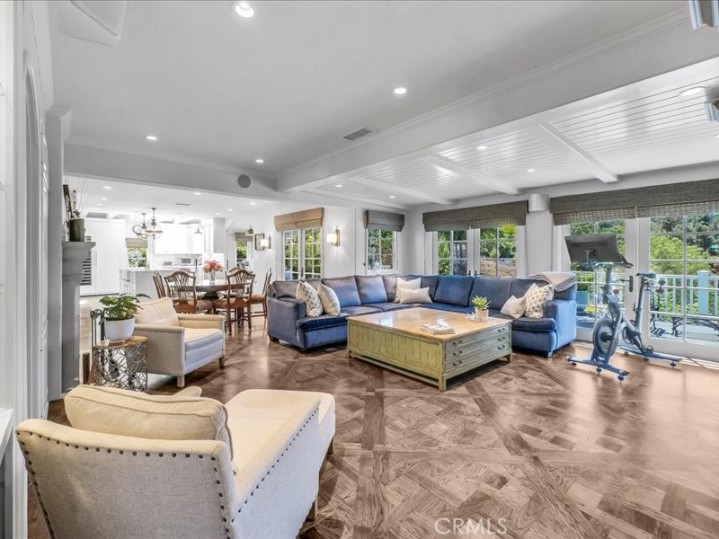 6 Williamsburg Lane