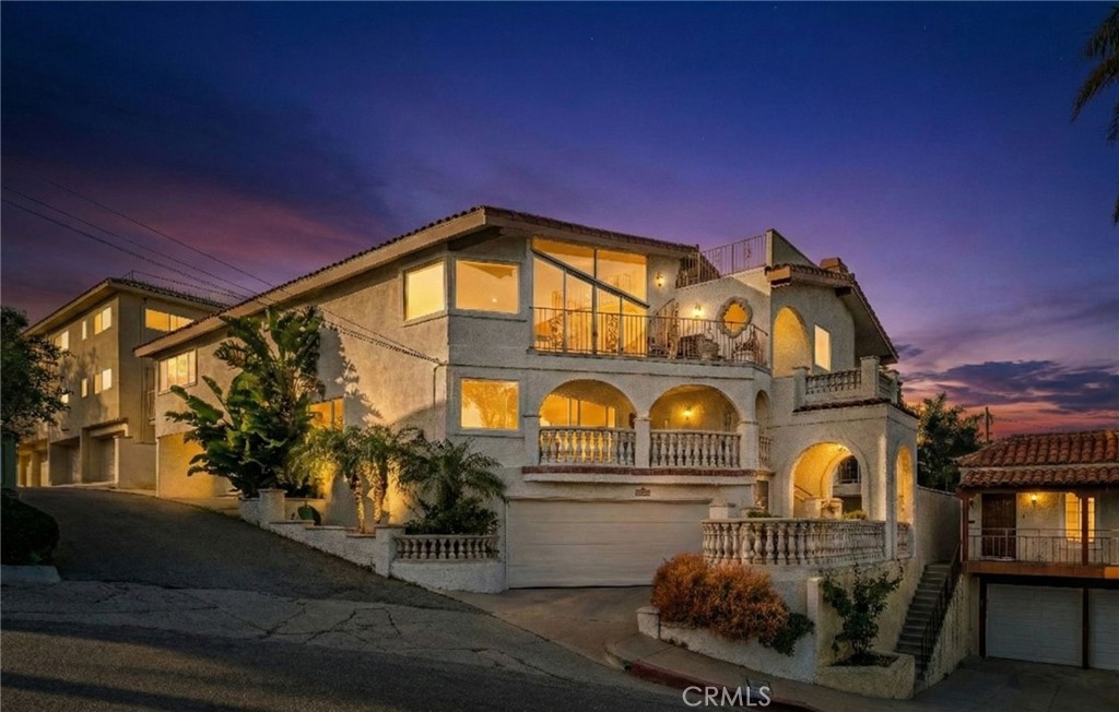 3935 Bluff