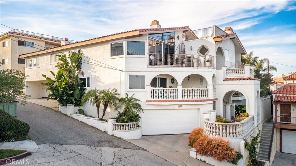3935 Bluff