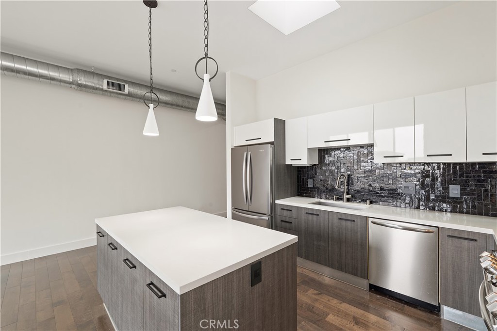 433 Pine 408